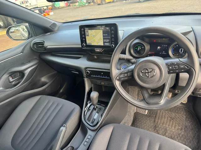 Toyota YARIS HYBRID G 2022 — миниатюра 2