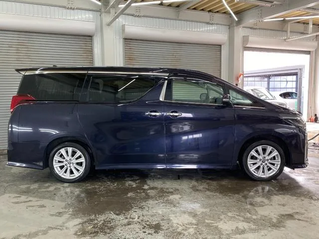 Toyota Alphard 2022 — миниатюра 2