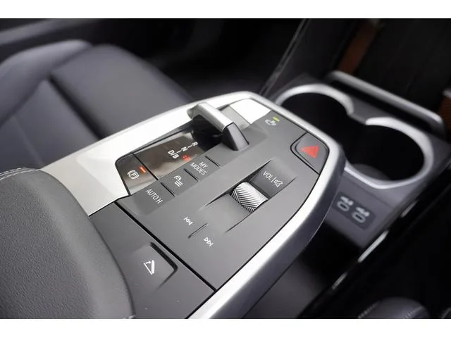 BMW iX2 X DRIVE 30 M SPORT 2024 — миниатюра 5