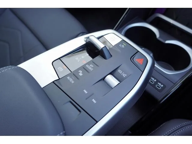 BMW X1 X DRIVE 20D X LINE 2024 — миниатюра 5