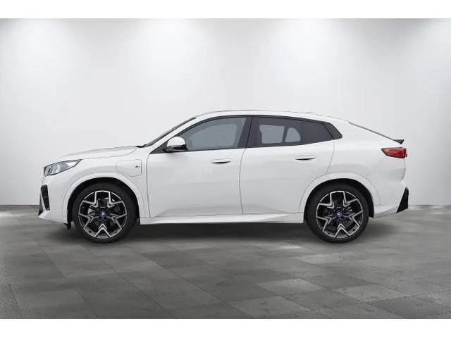 BMW iX2 X DRIVE 30 M SPORT 2024 — миниатюра 2