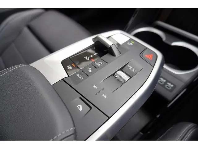 BMW iX2 X DRIVE 30 M SPORT 2024 — миниатюра 5