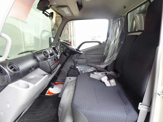 Hino DUTRO 2024 — миниатюра 3