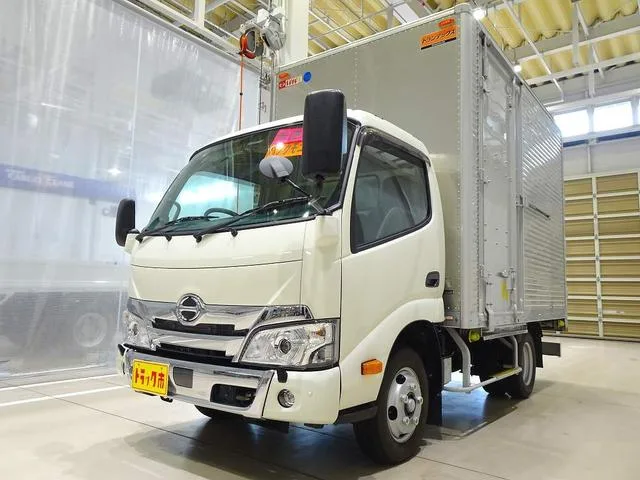 Hino DUTRO 2024 — фото 1, купить с доставкой в Москву