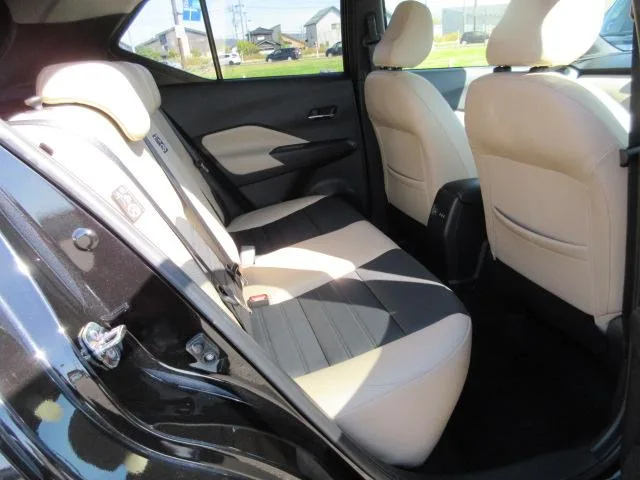 Nissan KICKS X FOUR TWO TONE INTERIOR EDITION 2022 — миниатюра 3