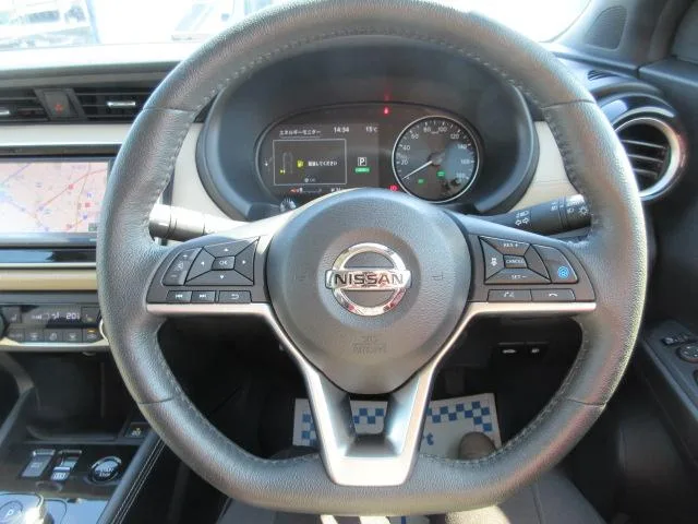 Nissan KICKS X FOUR TWO TONE INTERIOR EDITION 2022 — миниатюра 4