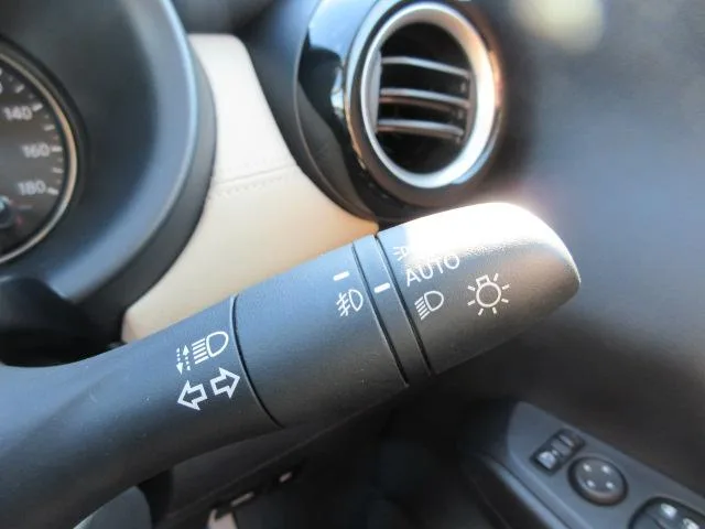 Nissan KICKS X FOUR TWO TONE INTERIOR EDITION 2022 — миниатюра 5