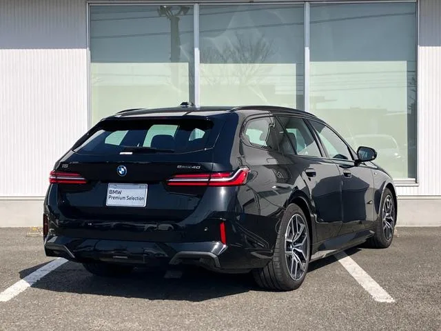 BMW i5 E DRIVE 40 TOURING M-SPORT 2025 — миниатюра 3