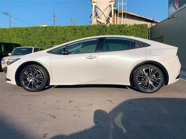Toyota Prius Z 2023 — миниатюра 2