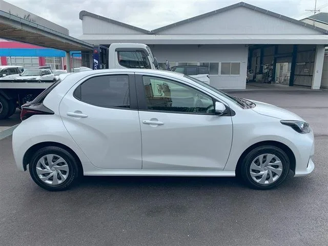Toyota YARIS X 2024 — миниатюра 2