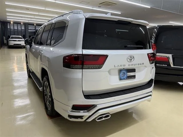 Toyota Land Cruiser ZX 2024 — миниатюра 3