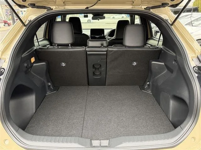 Toyota YARIS CROSS HYBRID Z 2025 — миниатюра 3