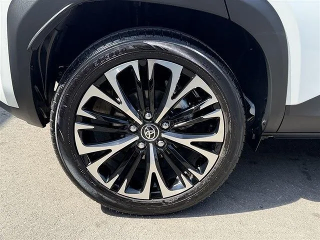 Toyota YARIS CROSS HYBRID Z 2025 — миниатюра 4