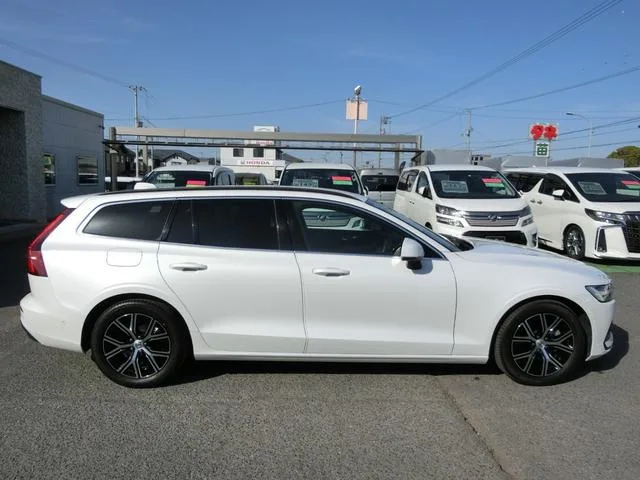 Volvo V60 PLUS B4 2023 — миниатюра 2