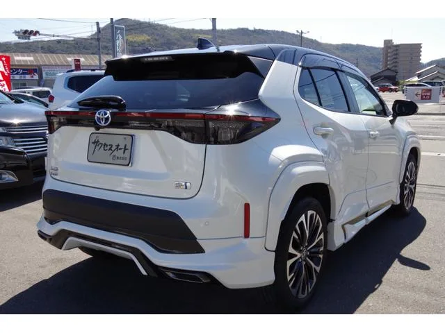 Toyota YARIS CROSS HYBRID Z 2022 — миниатюра 4