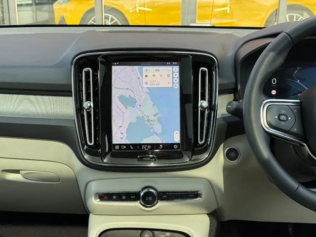 Volvo XC40 ULTIMATE B4 AWD 2023 — миниатюра 3