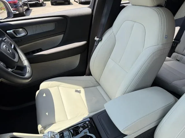 Volvo XC40 ULTIMATE B4 AWD 2024 — миниатюра 3