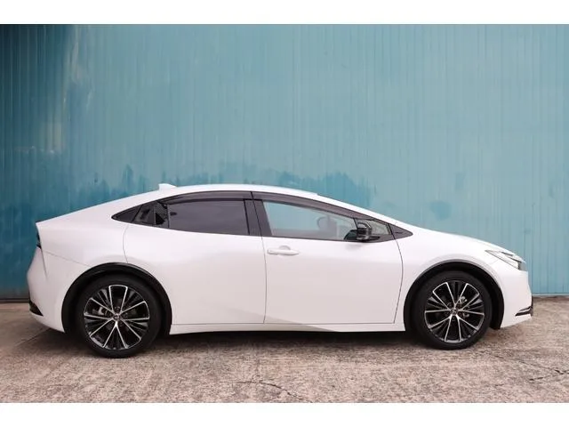 Toyota Prius Z 2023 — миниатюра 2
