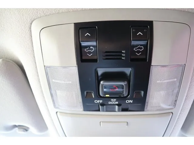 Toyota LAND CRUISER PRADO TX L PACKAGE 70TH ANNIVERSARY LIMITED 2022 — миниатюра 5