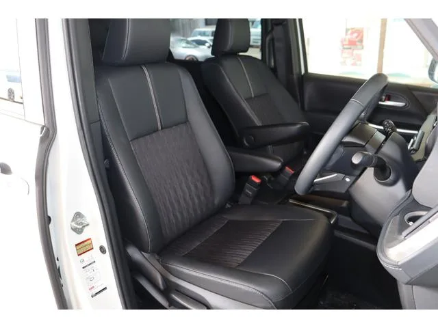 Toyota NOAH HYBRID S-Z 2023 — миниатюра 3