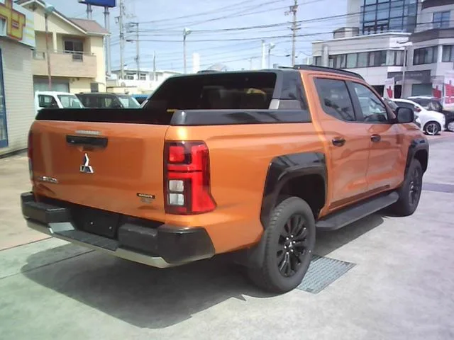 Mitsubishi TRITON GSR 2024 — миниатюра 2