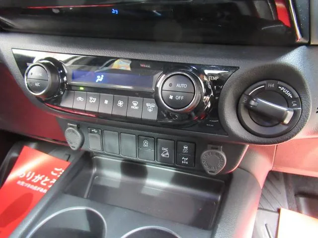 Toyota Hilux Z GR SPORT 2023 — миниатюра 5