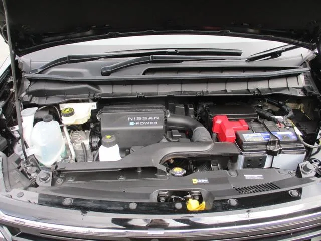 Nissan SERENA E-POWER HIGHWAY STAR V 2024 — миниатюра 5