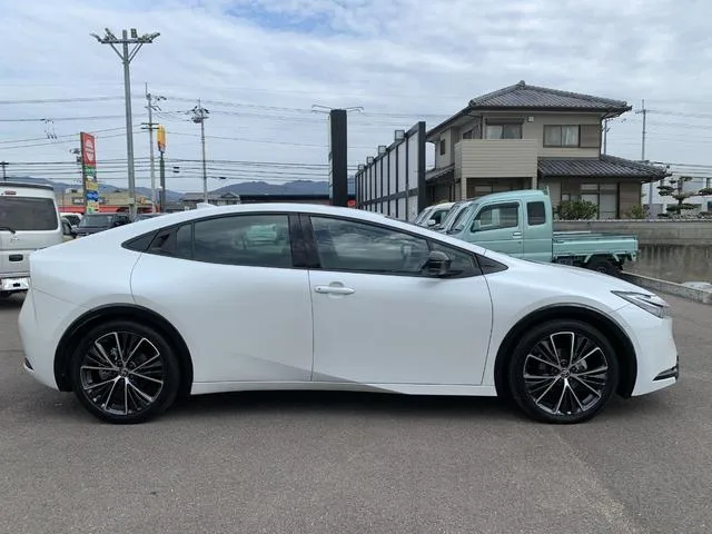 Toyota Prius Z 2024 — миниатюра 4