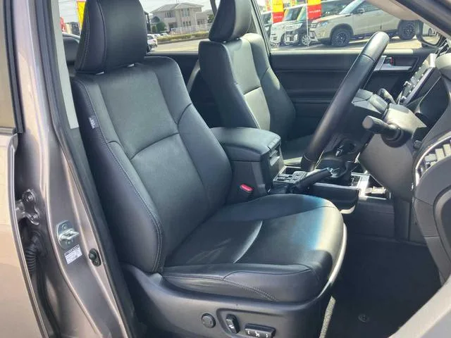 Toyota Land Cruiser Prado TX L PACKAGE MATT BLACK EDITION 2023 — миниатюра 3