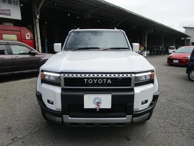 Toyota LAND CRUISER 250 VX 2024 — фото 1, купить с доставкой в Москву
