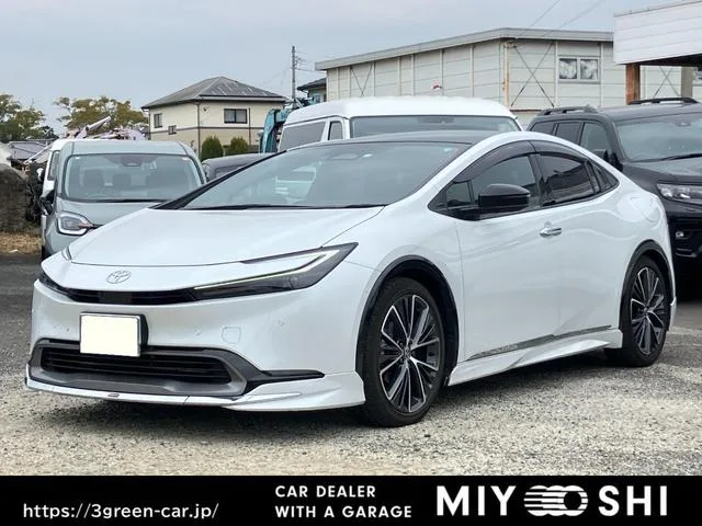 Toyota Prius Z 2023 — фото 1, купить с доставкой в Москву