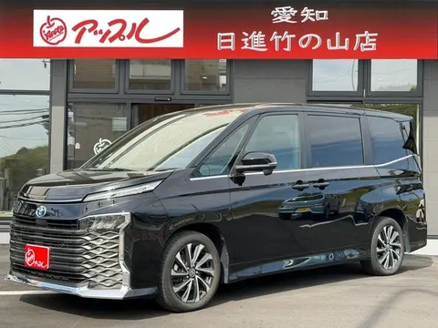 Toyota VOXY 2022 купить в Москве