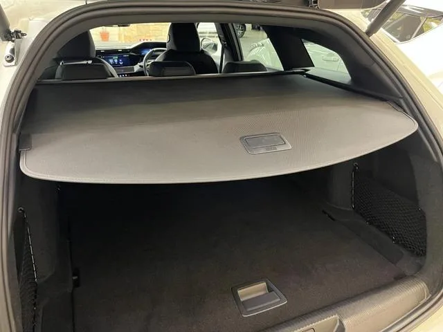 Peugeot 308 SW GT BLUE HDI 2023 — миниатюра 4