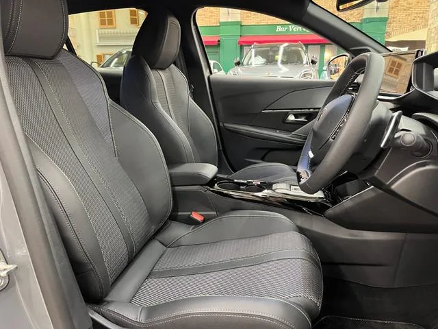 Peugeot 208 GT 2025 — миниатюра 3