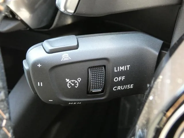 Peugeot 3008 GT HYBRID4 2025 — миниатюра 3