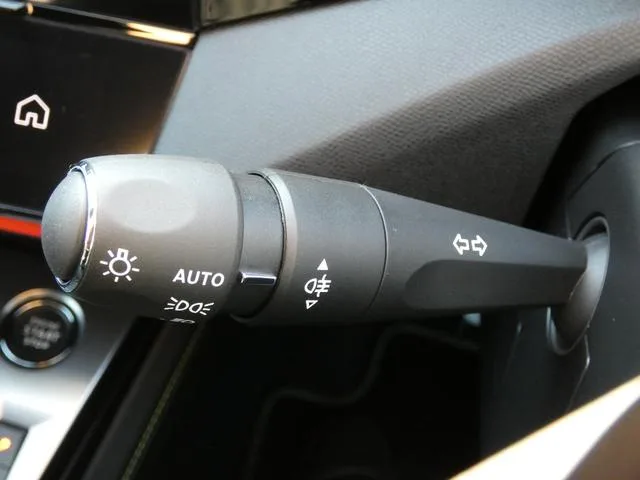 Peugeot 308 GT HYBRID 2025 — миниатюра 3
