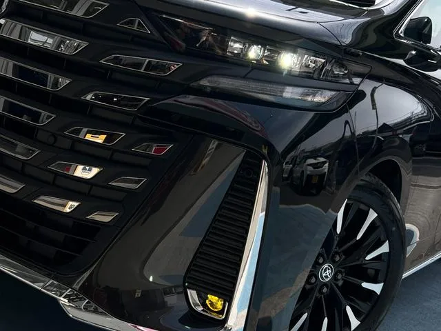 Toyota VELLFIRE HYBRID EXECUTIVE LOUNGE 2025 — миниатюра 5