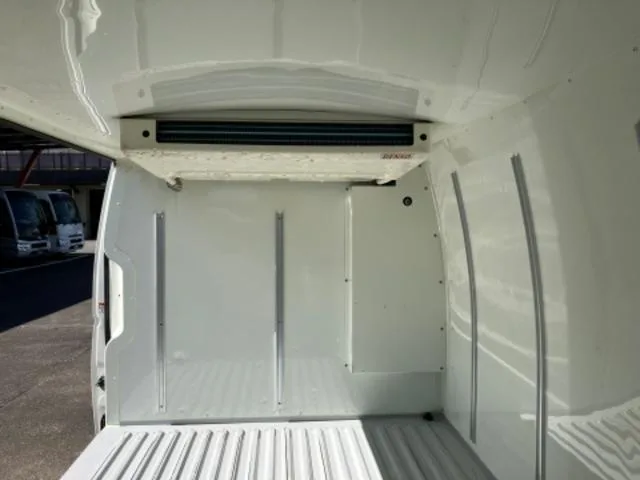Toyota HIACE VAN 2023 — миниатюра 3