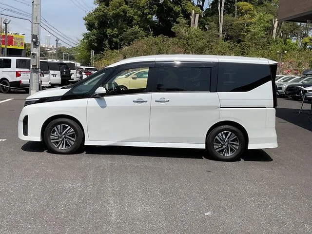 Nissan SERENA E-POWER HIGHWAY STAR V 2023 — миниатюра 3