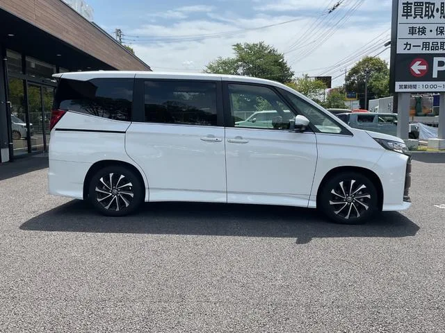 Toyota NOAH HYBRID S-Z 2023 — миниатюра 4