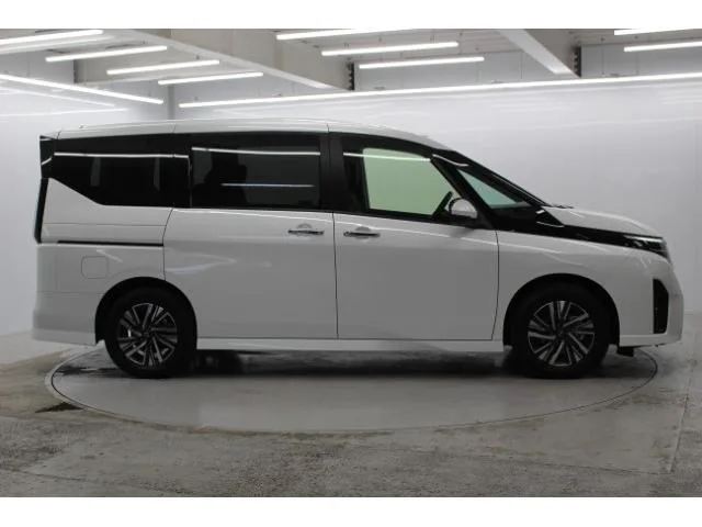 Nissan SERENA E-POWER HIGHWAY STAR V 2024 — миниатюра 3
