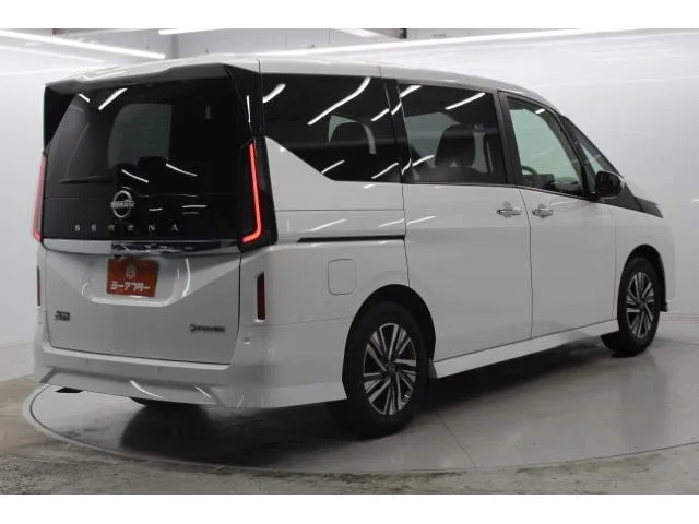 Nissan SERENA E-POWER HIGHWAY STAR V 2024 — миниатюра 4