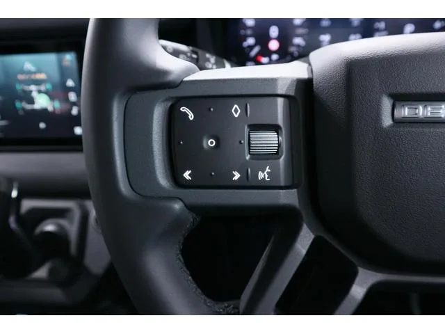 Land Rover DEFENDER 110X-DYNAMIC SE D300 2023 — миниатюра 3