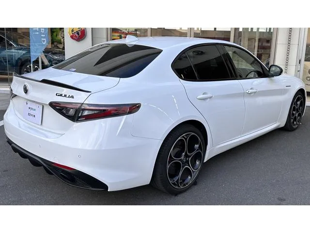 Alfa Romeo GIULIA VELOCE 2024 — миниатюра 4
