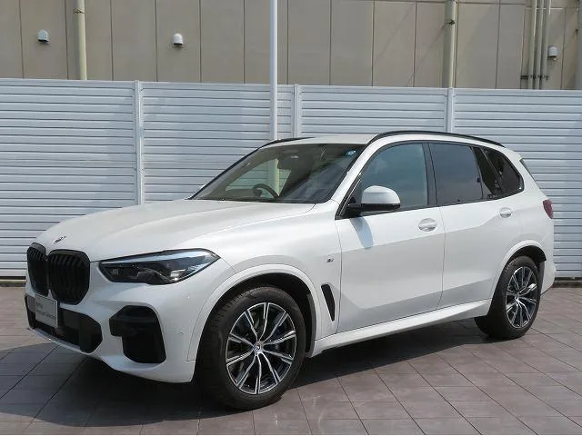 BMW X5 X DRIVE 40D M-SPORT 2023 — фото 1, купить с доставкой в Москву