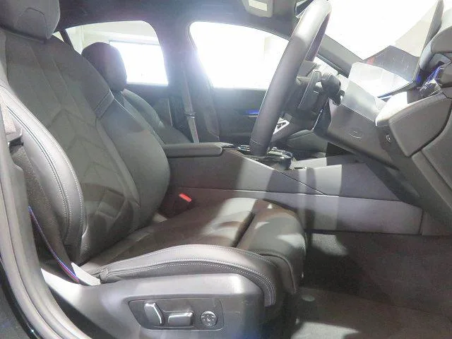 BMW 5 SERIES 523D X DRIVE M-SPORT 2025 — миниатюра 4