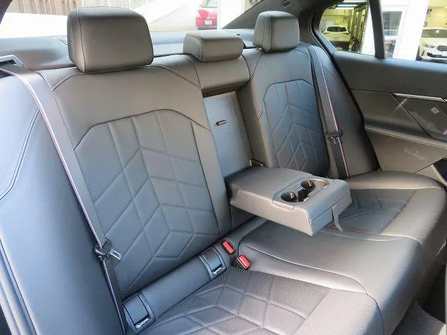 BMW 5 SERIES 523i M-SPORT 2025 — миниатюра 3