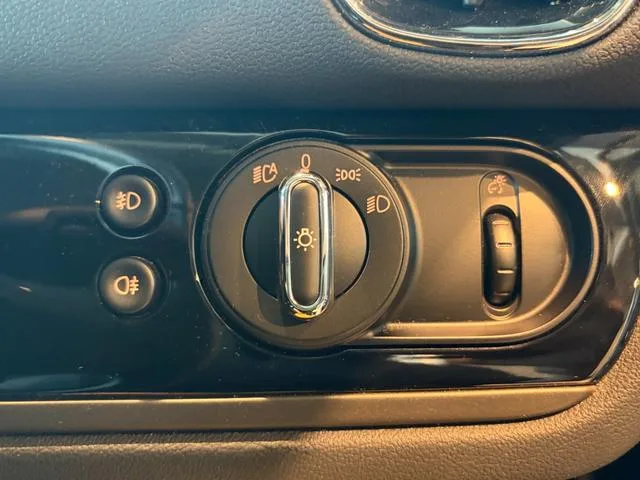 MINI MINI COOPER D CROSSOVER CLASSIC TRIM 2022 — миниатюра 4