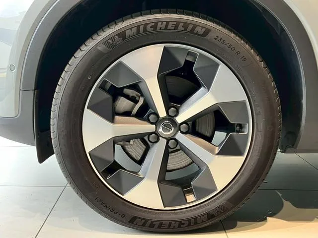 Volvo XC40 ULTRA B4 AWD 2024 — миниатюра 3