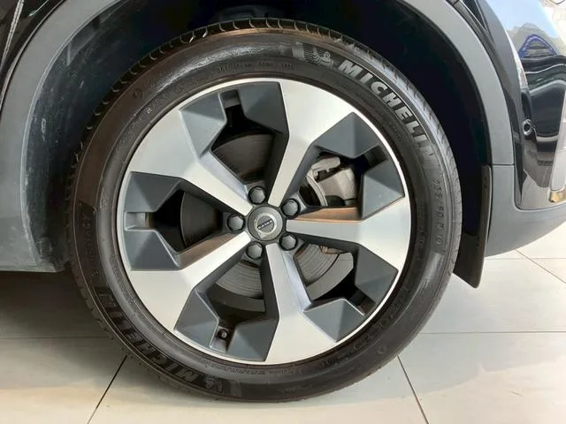 Volvo XC40 ULTRA B4 AWD 2024 — миниатюра 3